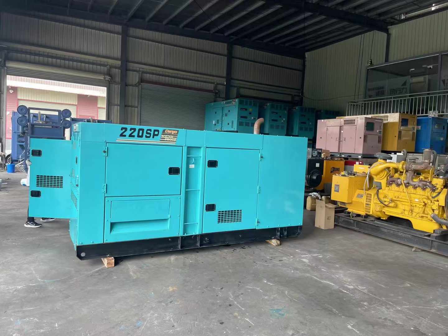 鹤城柴油发电机组长期不间断运行时，如何监控其温度和压力？