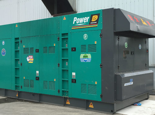 鹤城升级发电机组的过程中需要注意哪些安全事项？