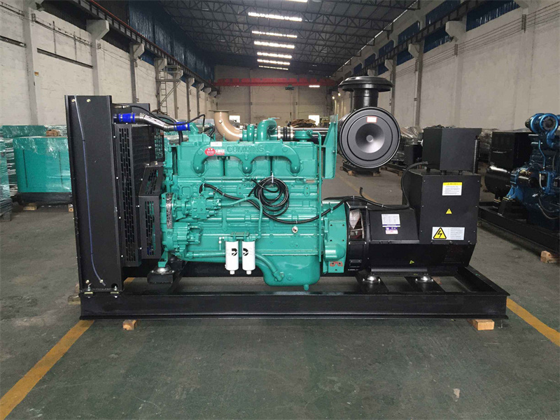 鹤城柴油发电机组过载运行时降低转速有哪些注意事项？