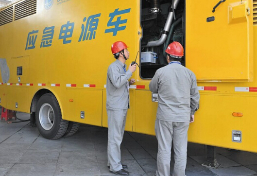 鹤城如何清理被灰尘覆盖的机油散热器？